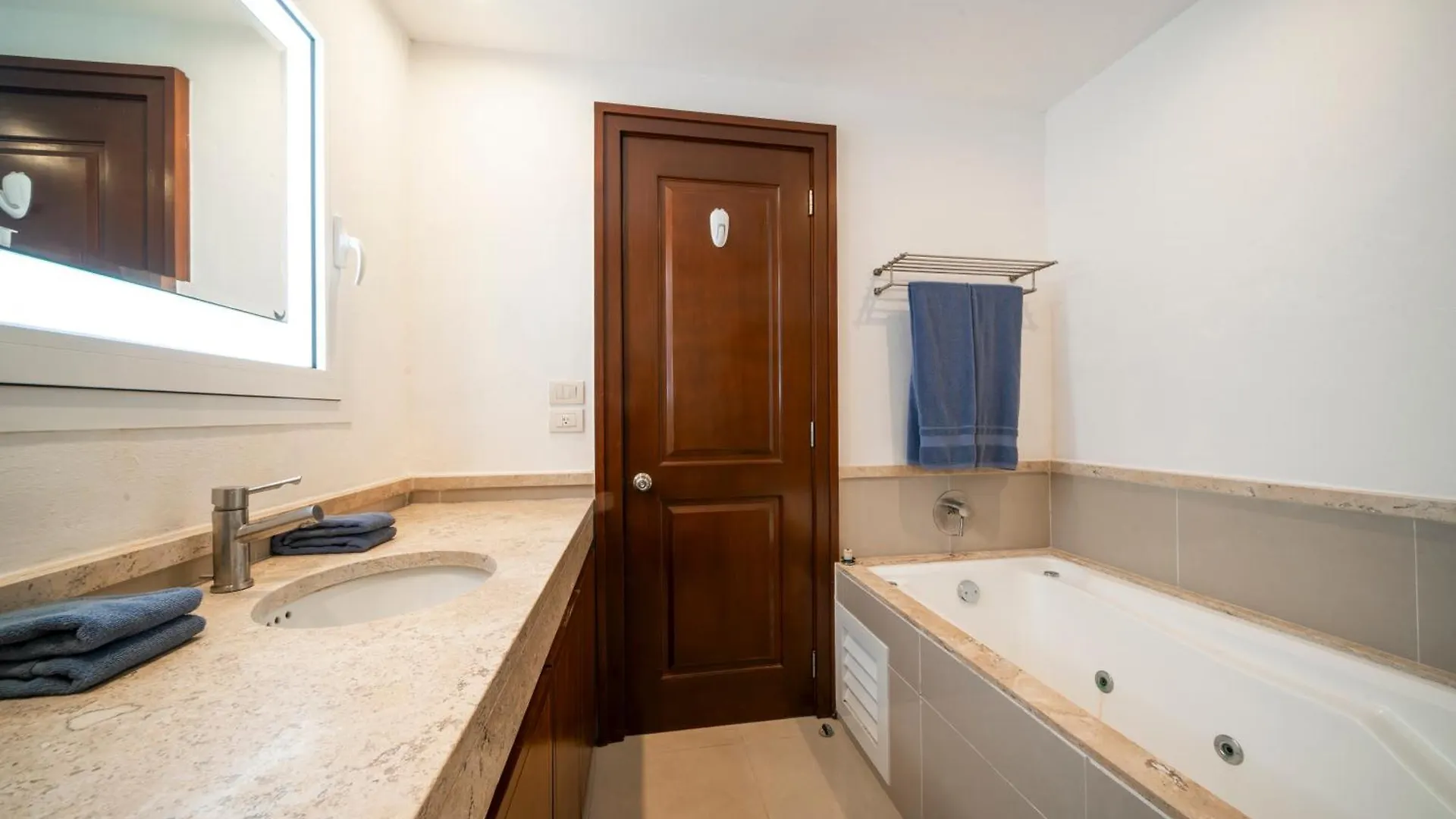 Luxury 1 Bedroom Condo With Pool And Fitness Center - Kaan 304 Playa del Carmen Mexico