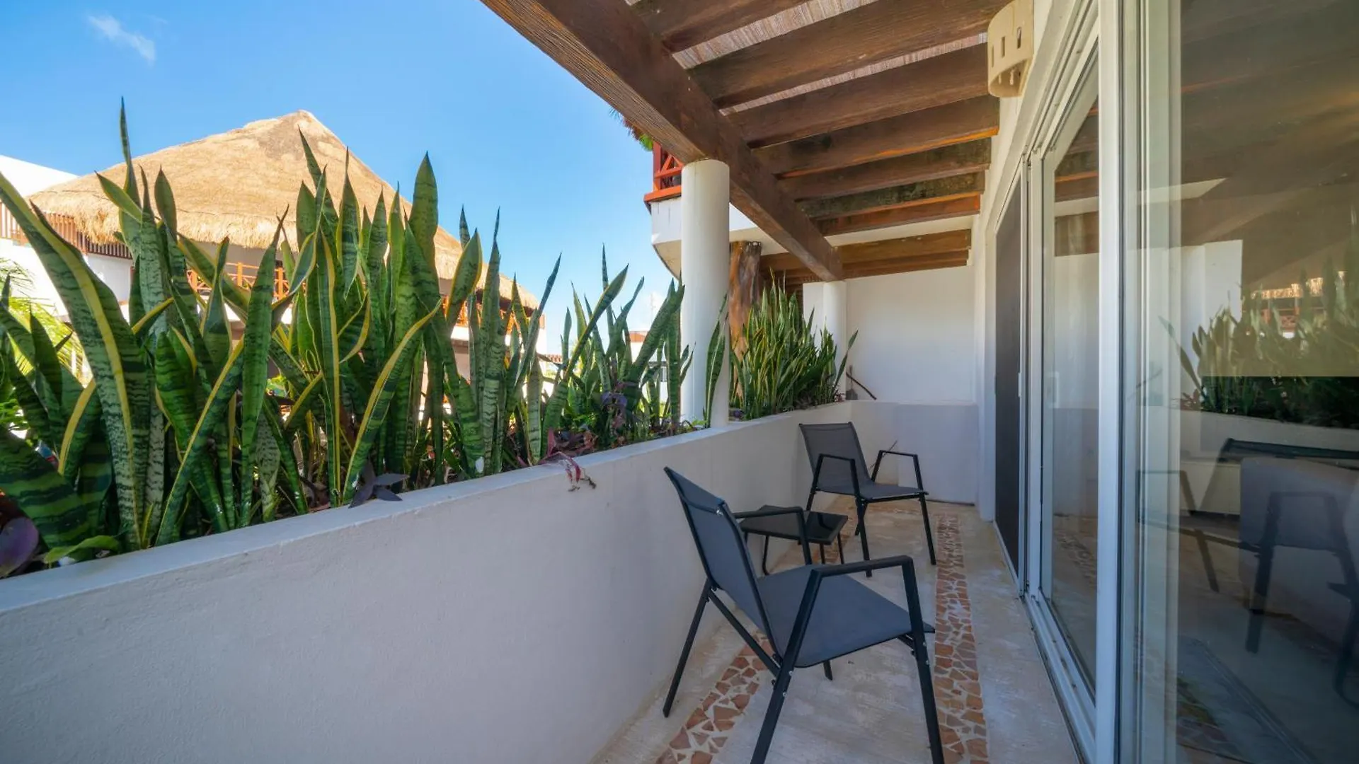 Luxury 1 Bedroom Condo With Pool And Fitness Center - Kaan 304 Playa del Carmen 0*,